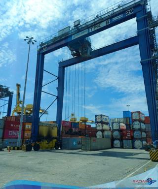 Lagi-lagi BNCT Bermasalah, Terbakarnya Crane RTG Membuat Pengguna Jasa Kecewa.